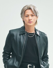 Number_i平野紫耀、空港での変装ショットに反響続々「隠しきれないオーラ凄い」「小顔が際立ってる」