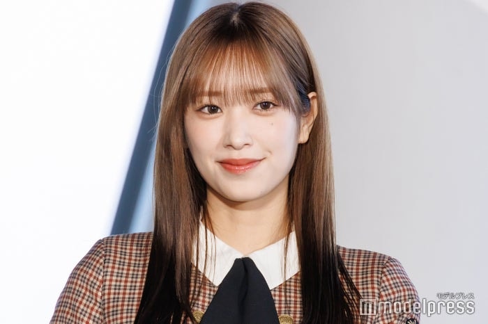 元日向坂46佐々木久美、小顔際立つノースリドレス姿披露「お嬢様すぎる」「スタイルレベチ」の声