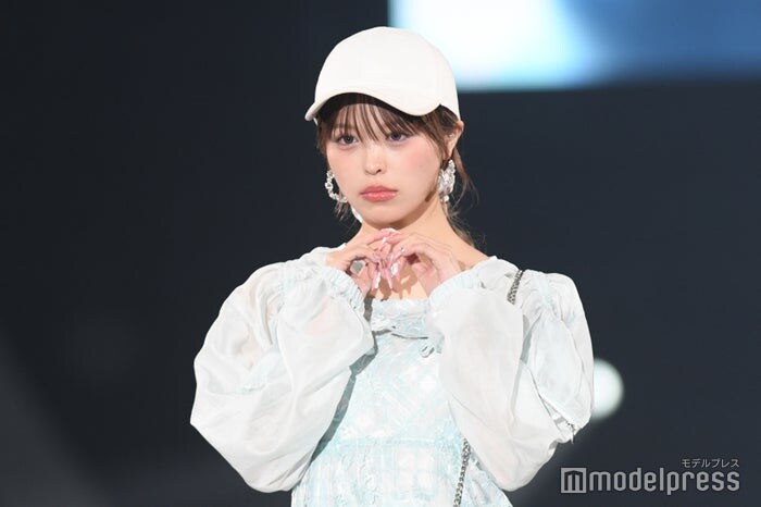 美人インフルエンサー、10年前のきょうだいショットが話題「面影ある」「時の流れって早い」