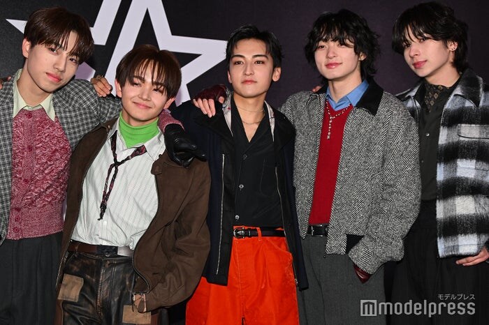 BMSG新星STARGLOW、デビュー曲「Star Wish」初披露 初ライブ出演の“思い出の地”に5000人集結