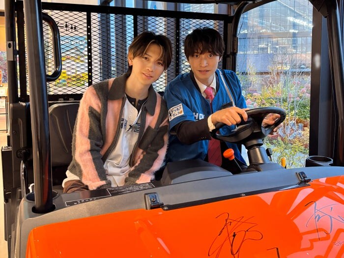 阿部顕嵐＆岩橋玄樹、9年ぶり再共演で“エモい”展開「青春時代を一緒に過ごした大切な仲間」きつねダンスも披露【モデルプレス独占カットあり】