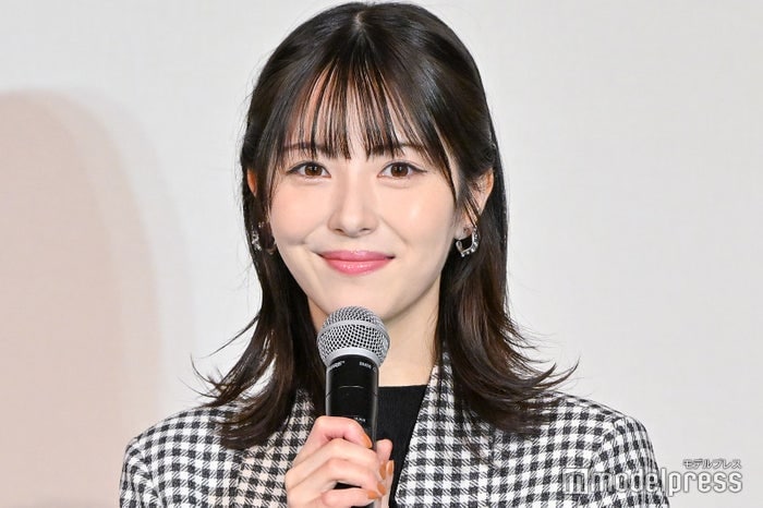 浜辺美波「存在感が人の10倍くらいある」男性共演者とは【豊臣兄弟!】