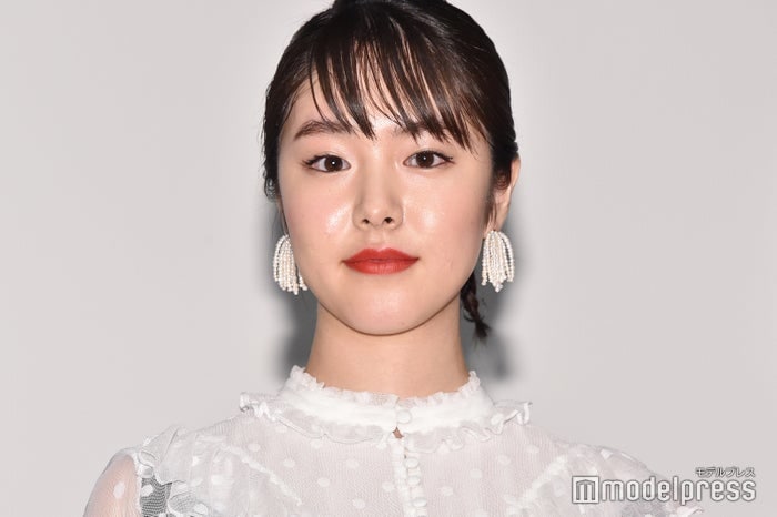 唐田えりか、個性派ショーパンセットアップからスラリ美脚「全身がアート作品みたい」「かっこよすぎ」