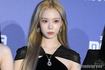 aespaウィンター、柄ストッキングで美脚スラリ「等身すごい」「スポーティーなコーデ似合う」と反響