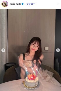 藤田みりあ、膝上スカート×スニーカーで美脚輝く「着こなしお洒落」「綺麗すぎる」と反響