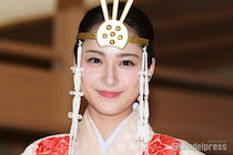 神職の資格保有・平祐奈、神職姿お披露目 女優業での目標は「悪いことをしたいなって」