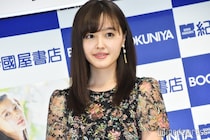 元モー娘。久住小春、美背中輝くブラックコーデでBLACKPINKライブ参加「髪色もロゼっぽい」ショットに「最強スタイル」「似合いすぎ」の声