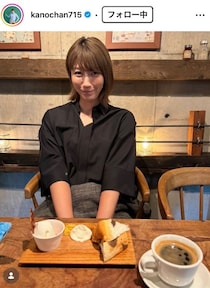 狩野舞子、美脚透けるスカートコーデに視線集中「漂う気品と色気」「スタイル抜群」