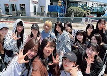 櫻坂46、写真集「櫻撮」“24時間限定”特典ポスター解禁 LA集合写真・プリクラ風ショットも
