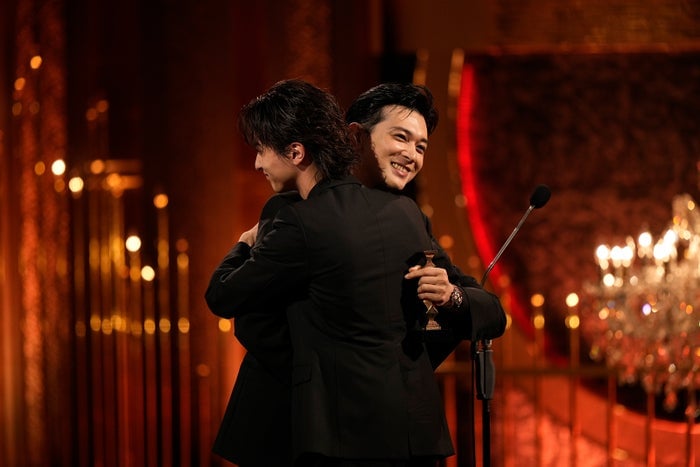 吉沢亮「国宝」で最優秀主演男優賞 横浜流星からブロンズ受け取りハグ「彼がいなかったら僕自身も喜久雄になれなかった」【第49回日本アカデミー賞】