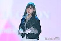 MINAMI、ミニスカ×レースタイツ着こなす メガネ外す姿に視線集中【TGC2026 S/S】