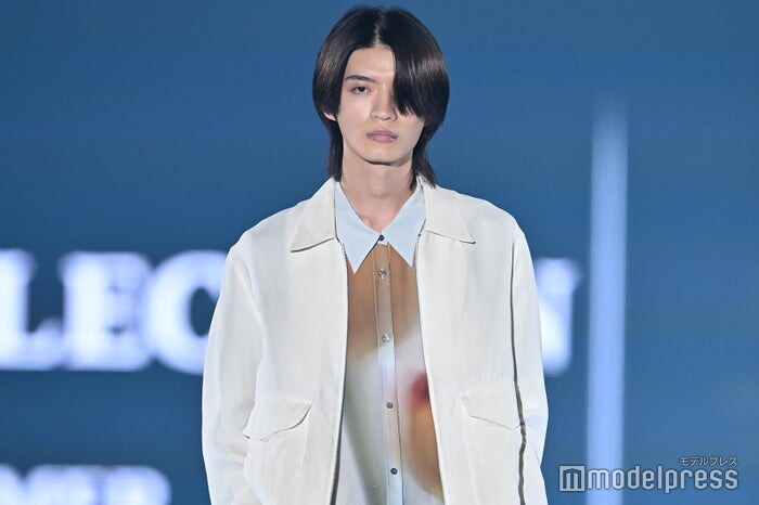 原因は自分にある。杢代和人、淡色セットアップの着こなしに注目集まる「何頭身？」「スタイル凄い」【TGC2026 S/S】