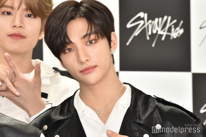 Stray Kidsヒョンジン、休暇で訪れたアイスランドで美背中披露「絵になる」「写真集レベル」とファン歓喜