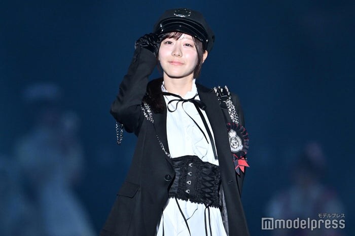 FRUITS ZIPPER真中まな、雰囲気ガラリのハンサムコーデ 華麗なターンで魅了【IDOL RUNWAY COLLECTION 2026】