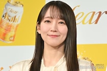 吉岡里帆「日アカ」シースルーノースリドレス姿披露「息を呑む美しさ」「着こなせるのがすごい」と絶賛の声