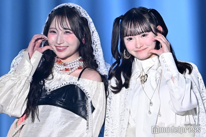 CANDY TUNE小川奈々子&≒JOY山野愛月、仲良く顔ハート グループ超えたペアランウェイ【IDOL RUNWAY COLLECTION 2026】