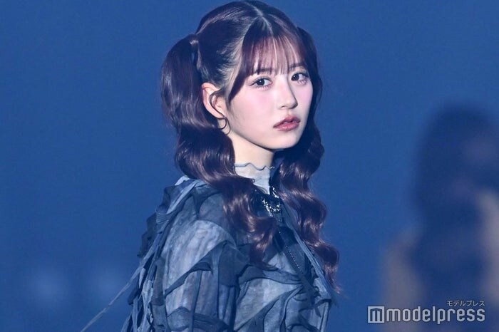 <FRUITS ZIPPERまとめ>月足天音、ツインテール×デニムミニスカの甘辛スタイリング 圧巻ランウェイに視線釘付け【IDOL RUNWAY COLLECTION 2026】