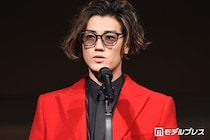 赤西仁「かみきった」長髪から大胆イメチェン 自撮りショットにファン悶絶「爽やかでかっこよすぎ」「新鮮」