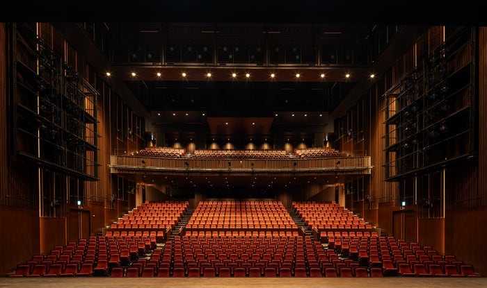 東京駅前に約800席収容の段床式劇場&ホール誕生 地下バスターミナルにも直結 5月1日オープン