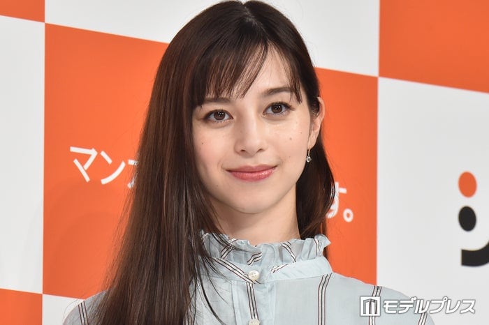 中条あやみ、パリでの洗練されたキャミコーデ披露「美しすぎる」「憧れのスタイル」と反響