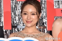 chay、ステージ上のミニスカライブ衣装姿公開「真っ直ぐで綺麗な脚」「腰の位置が高い」と反響
