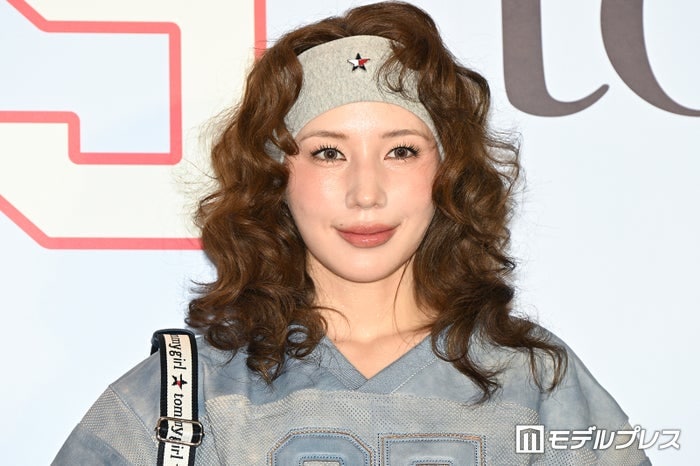 仲里依紗「ラブ上等がすぎる」過去の家族プリクラ公開「息子くんがまだ赤ちゃん」「平成感あって懐かしい」と話題