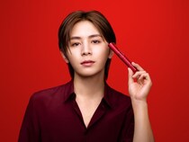 Hey! Say! JUMP山田涼介「メイベリン」新CMで大人の魅力漂う 情熱的な眼差しが新曲「Gravity Love」とシンクロ