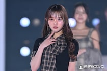 Onephony田島櫻子、ミニワンピから色白美脚スラリ キュートな仕草で魅了【関コレ2026S/S】