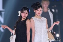 美人プロゴルファー姉妹・臼井麗香＆臼井蘭世、色違いコーデでペアランウェイ ノースリワンピで素肌輝く【関コレ2026S/S】