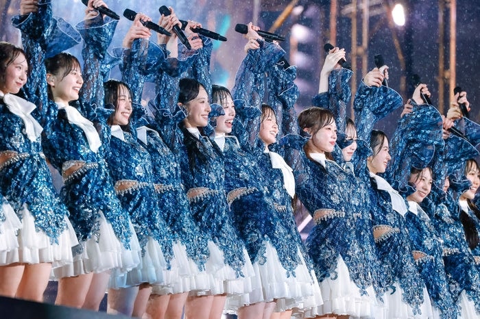 日向坂46、Wアンコールでサプライズ連発 デビュー舞台オマージュ・楽器演奏・ソロダンス…記念ライブで魅せる真骨頂【7回目のひな誕祭/セットリスト】