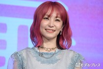 LiSA、還暦迎えた母＆祖母の2ショット公開「お若くてビックリ」「3世代で美人」の声
