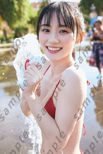 乃木坂46川崎桜、美肌輝く水遊びショット 1st写真集封入ポストカード第6弾公開【エチュード】