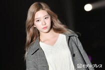 IZ*ONE出身キム・ミンジュ、トレーニングウェアで抜群スタイル披露「圧倒的な美」「ウエスト細すぎ」の声