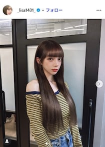 広島カープ小園海斗選手の妻・渡辺リサ、ミニスカから美脚輝く スポーツ観戦ショットに「脚が綺麗」「可愛いが渋滞してる」の声