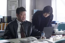 【夫婦別姓刑事 第1話】“夫婦のバディ刑事”誠（佐藤二朗）＆明日香（橋本愛）、5年前の殺人事件と向き合う