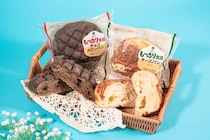 ファミマ、“超も～っちり”シリーズにチョコメロンパン＆チーズパン新登場 4月14日から