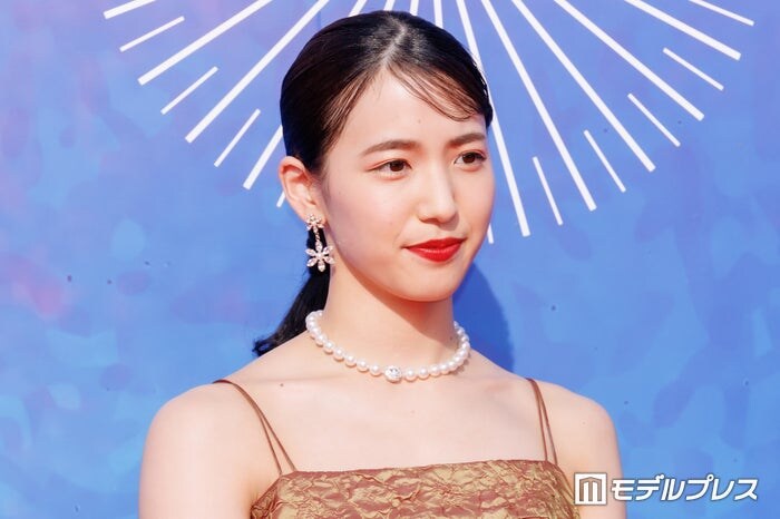 AKB48メンバー、ミニスカ＆スニーカーで美脚際立つ 金→黒髪イメチェンも話題「脚長すぎ」「雰囲気変わる」の声