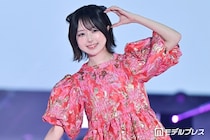 なえなの、色白美脚際立つ 個性派ミニワンピがお似合い【ガルアワ2026SS】