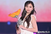 乃木坂46井上和、ノースリワンピで夏先取り 華やかオーラ放つ【ガルアワ2026SS】