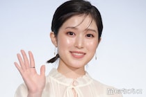 福本莉子、ミニスカ×ロングブーツで美脚際立つ「プラダを着た悪魔2」インタビュー報告に反響「眩しすぎる」「可愛い」