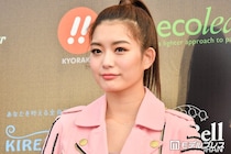 スピードワゴン井戸田潤の美人妻、10年前の夫婦ショット公開「時が止まってる」「ラブラブさも変わってない」と反響