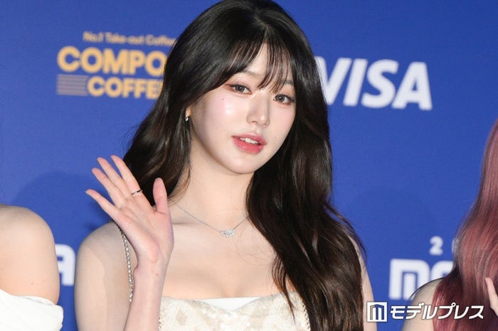 IVEウォニョン、肩チラ＆ツインテール姿にファン悶絶「ビジュ最強すぎる」「可愛さと美しさのバランスが神」