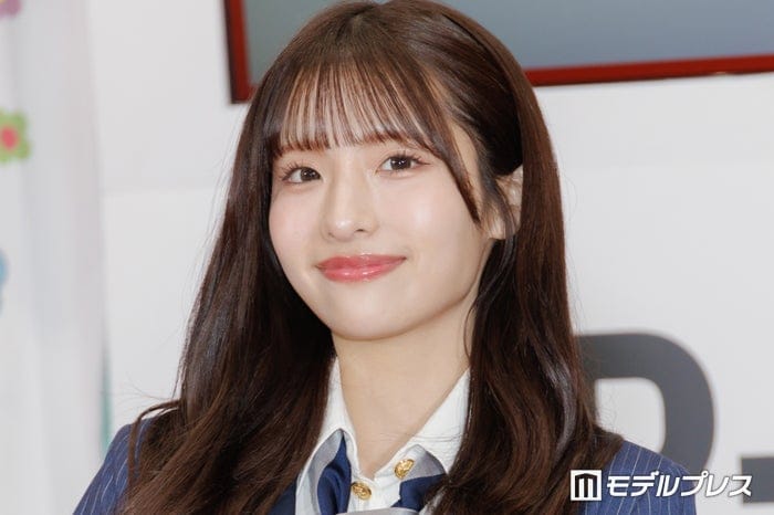 AKB48メンバー、美脚際立つミニスカコーデ「ガルアワ」オフショットに絶賛の声「スタイルレベチ」「さすがの着こなし」