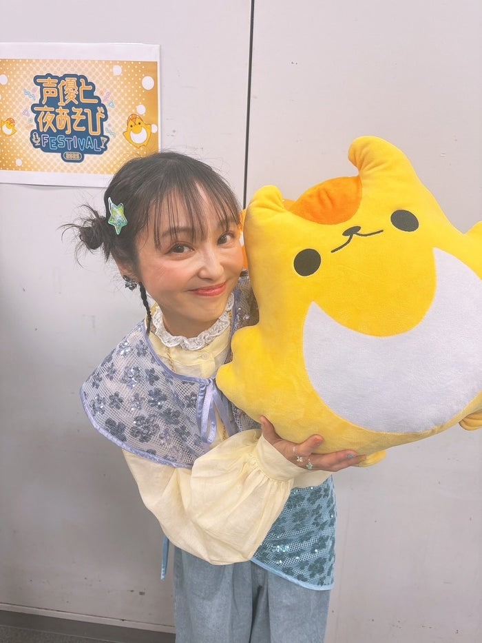 金田朋子、スケート大会優勝の8歳長女と変顔2ショット「顔一緒すぎる」「可愛い親子」の声