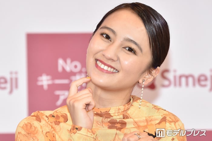 第1子出産発表の岡田結実、ミニスカ×ロングブーツの久々私服コーデに「脚が綺麗すぎ」「スタイルが変わってないのすごい」の声