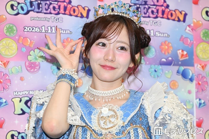 FRUITS ZIPPER真中まな、ミニワンピ姿で雰囲気ガラリ 27歳誕生日記念ショットに「一目惚れ」「どんな服でも着こなしてて天才」反響相次ぐ