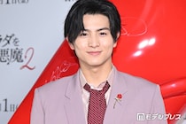 超特急・柏木悠、暗めカラー衣装の登壇者の中で「ピンクパープルをねじ込ませていただきました」【プラダを着た悪魔２】