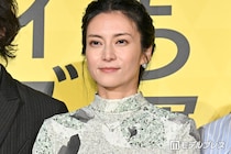 柴咲コウ、美背中際立つベアトップドレスでオーラ全開「まるで絵画のような美しさ」「上品で優雅」と反響