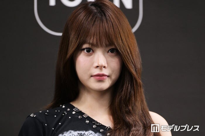 LE SSERAFIMウンチェ、チューブトップ×ショーパンで圧巻スタイル披露「腹筋が綺麗すぎる」「美脚に釘付け」と反響