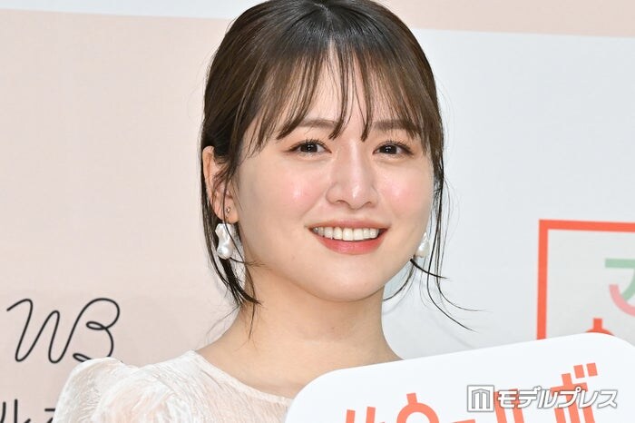 1児の母・ゆうこす、玄関で遊ぶ1歳息子の姿公開「もちもち感がたまらない」「不思議なものに夢中になるのあるある」の声